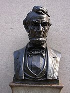 A bust of Abraham Lincoln Lincoln Statue Gettysburg.jpg