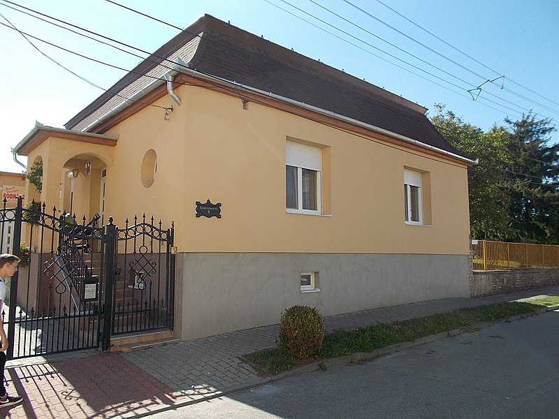 File:Listed House at 4 Szent István Square, Komárom.jpg