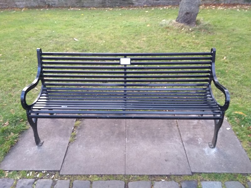 File:Long shot of the bench (OpenBenches 9590-1).jpg