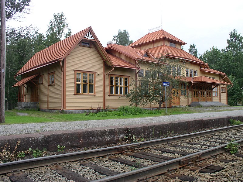 File:Lusto railway station AB.jpg