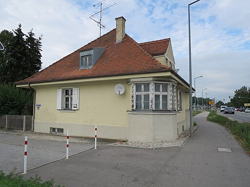 Münchner Straße 38, Wohnhaus 1