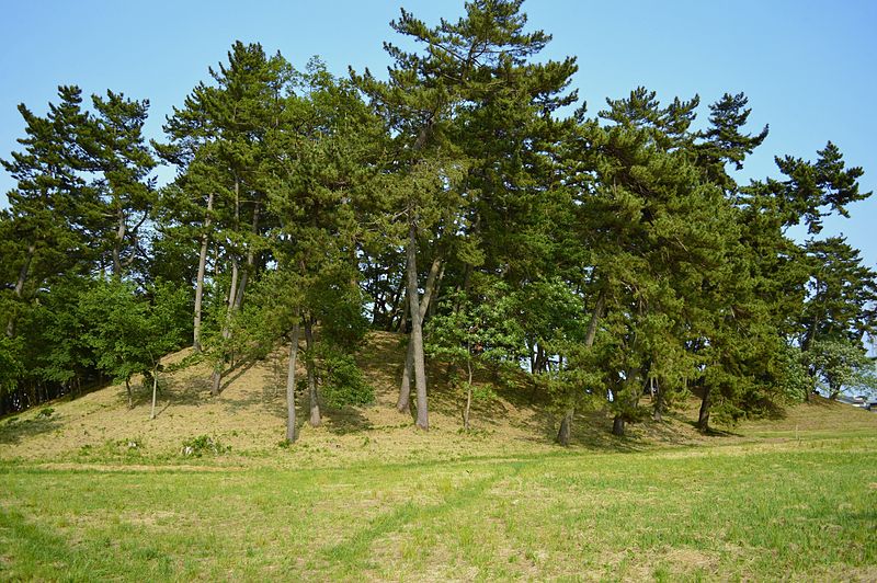 File:Maebashi-yahatayama-kofun-1.JPG