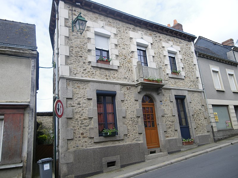 File:Maison a gennes sur seiche - panoramio (2).jpg