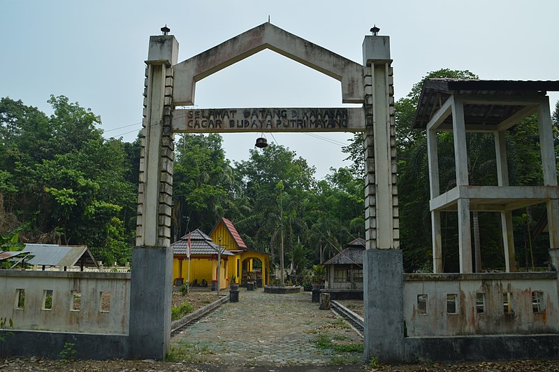 File:Makam Putri Mayang Sari Jaar 150901003.JPG