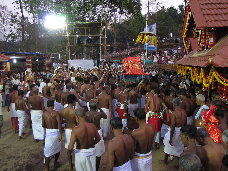 File:Mangalakunjungalute Kaliyattatthinu Koottal (Muchilottu Temple) (4).JPG