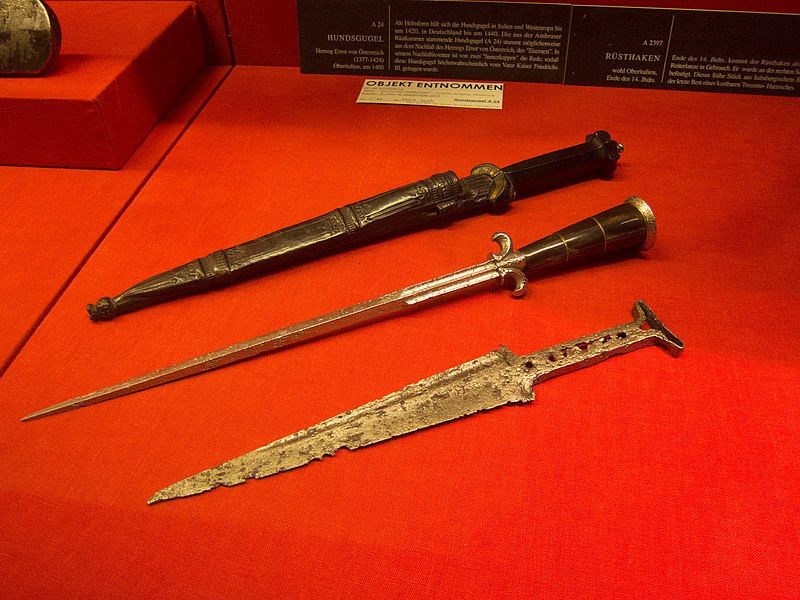 File:Medieval daggers (14070388059).jpg