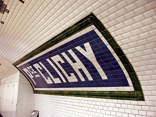 Metro de Paris - Ligne 13 - Place de Clichy 02