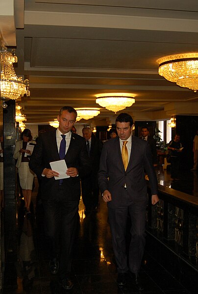 File:Mladenov and Poposki 01.jpg