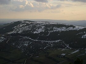 Vue de la montagne enneigée.