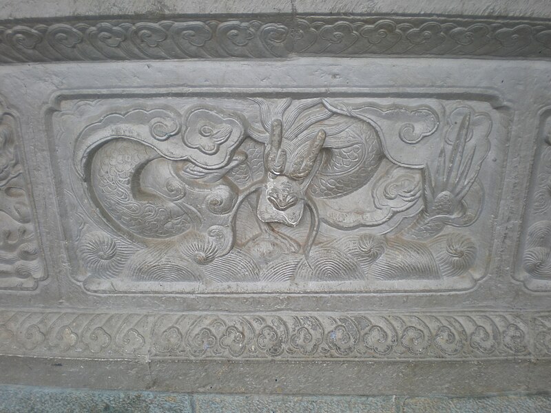 File:Moon Embracing Pavilion wall dragon.JPG