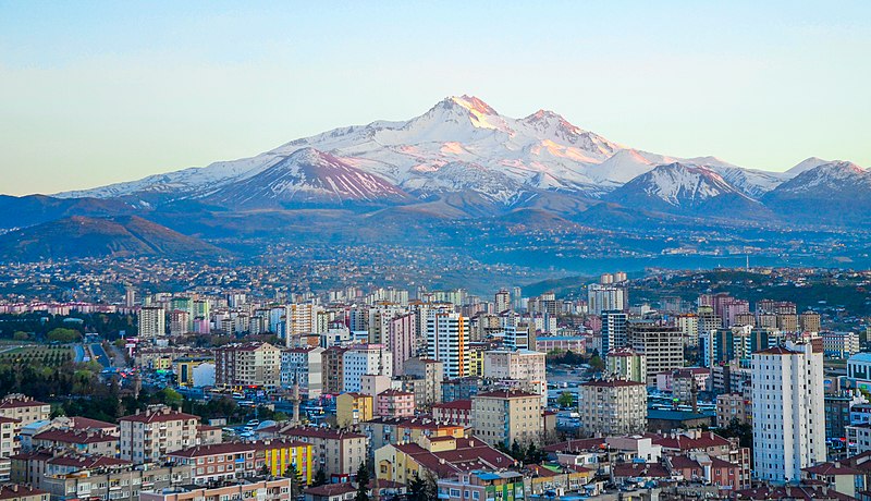 File:Mount Erciyes (Argaeus), Turkey (31870998063).jpg