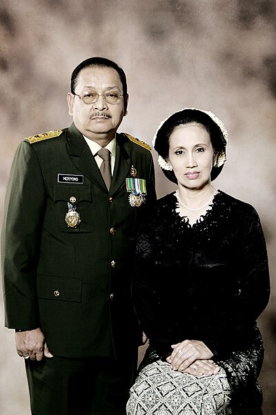 File:Mr and mrs Heriyono.jpg