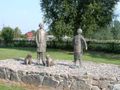 Museum Bergsdorf: Figurengruppe hinter der Scheune