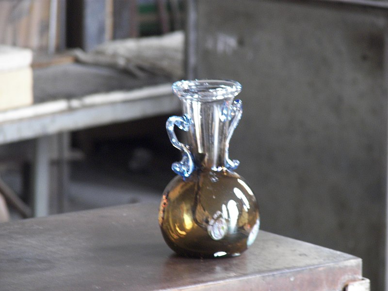 File:Murano glassblowing finished 2.jpg