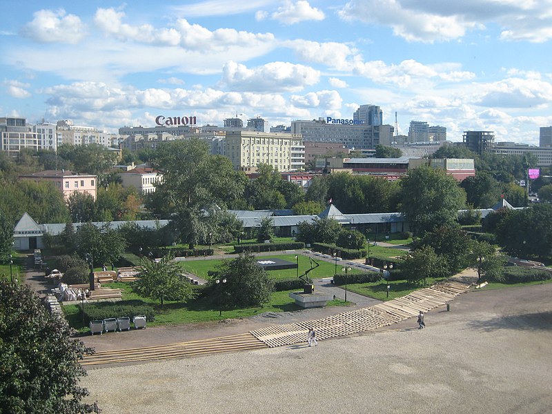 File:Muzeon Park (Moscow, 2010s) by shakko 01.jpg