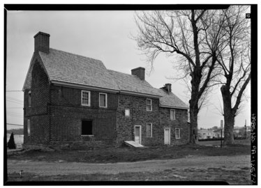 NORTH (REAR) FACADES WITH EAST GABLE END - Thomas Massey House, Lawrence and Springhouse Roads (Marple Township), Broomall, Delaware County, PA HABS PA,23-BROOM.V,1-2.tif