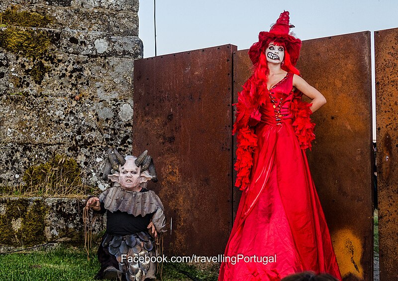 File:Na festa da Sexta Feira 13, Montalegre (17142776800).jpg