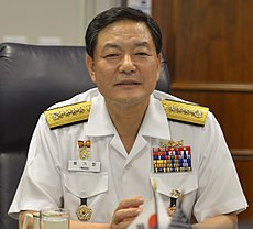 Navy (ROKN) Admiral Hwang Ki-chul 해군대장 황기철 (140730-D-NI589-006 (14602326287).jpg).jpg