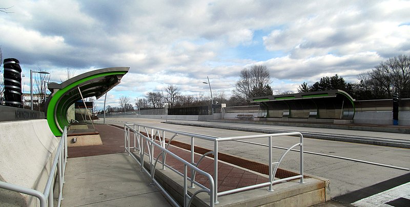 File:Newington Junction CTfastrak station under construction, December 2014.jpg