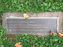 Мемориальная доска Новой Шотландии в парке Шарлоттаун-Боулдер.jpg