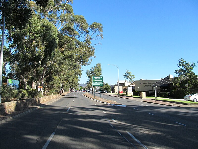 File:OIC fullarton rd at glen osmond S.jpg