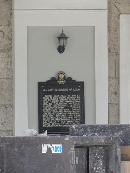 File:Old Capitol of Iloilo historical marker.JPG