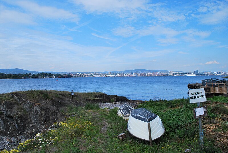 File:Oslo seen from Nakholmen.JPG