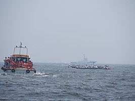 根岸湾で流されるお馬