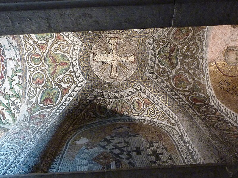 File:Pammakaristos Church - mosaic of a bishop - P1030442.JPG