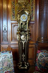 André-Charles Boulle'nin kaide saatinin mekaniği George Graham tarafından kuruldu.