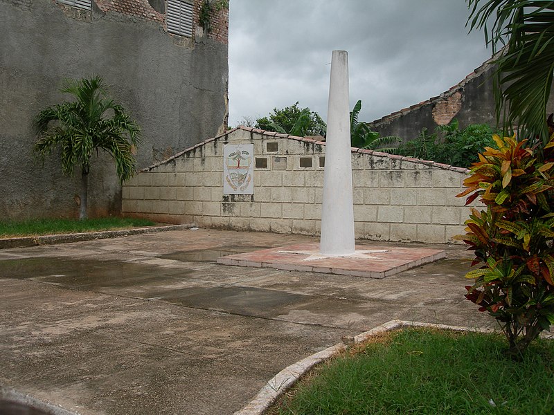 File:Plaza Libertadores (Jagüey Grande).jpg