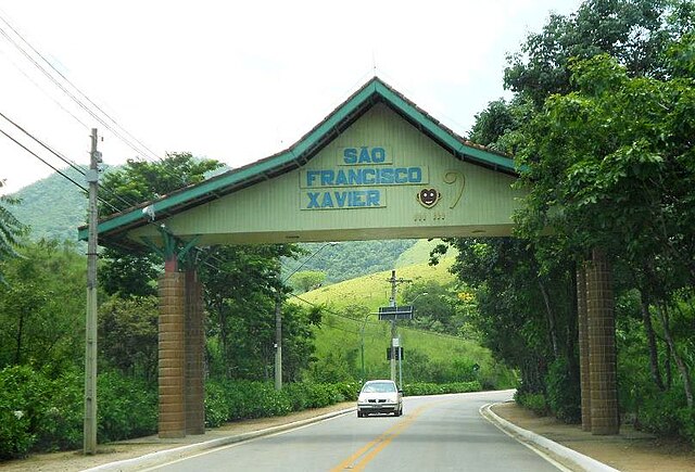 File:Serra Azul-SP, Família Xavier - panoramio.jpg - Wikimedia Commons