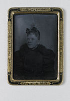 Portrét ženy, ferrotypie, asi 1895 až 1900, Nordiska Museet