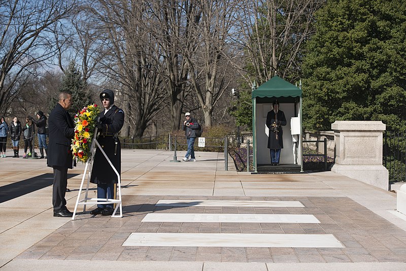 File:President of the Republic of Trinidad and Tobago lays a wreath at the Tomb of the Unknown Soldier in Arlington National Cemetery (25333025102).jpg