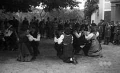Prizor iz plesa "šuštarska", Šentvid pri Stični 1950.jpg