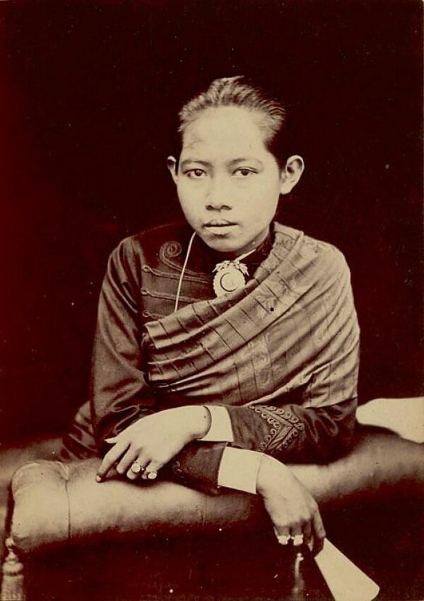 Official photo of Savang Vadhana, c. 1879