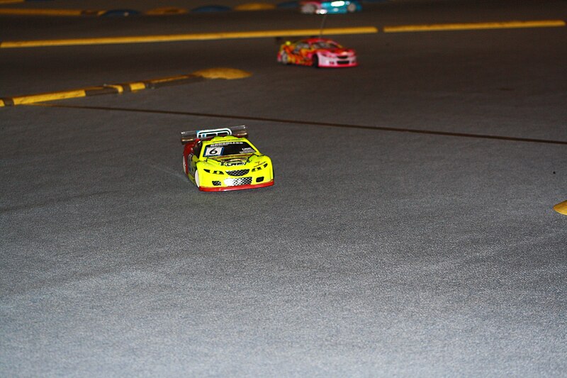 File:RC model car racing in Hrotovice, Třebíč District.jpg