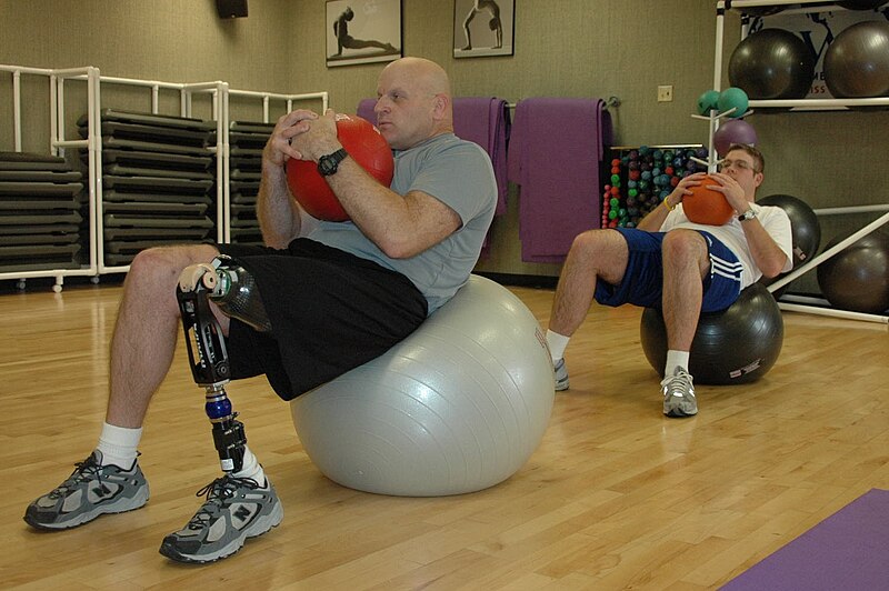 File:RPG wounded Iraq veteran exercising Army-dot-mil-2007-02-07-103140.jpg