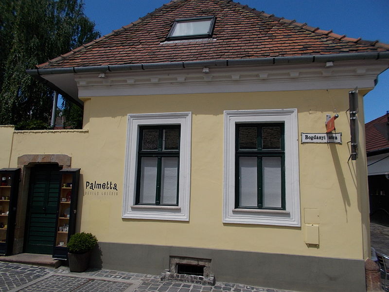 File:Residential house. Listed ID 3814. Baroque, stone framed gate. Now, Palmetta Design Gallery. - Szentendre, Bogdányi Rd 14.JPG