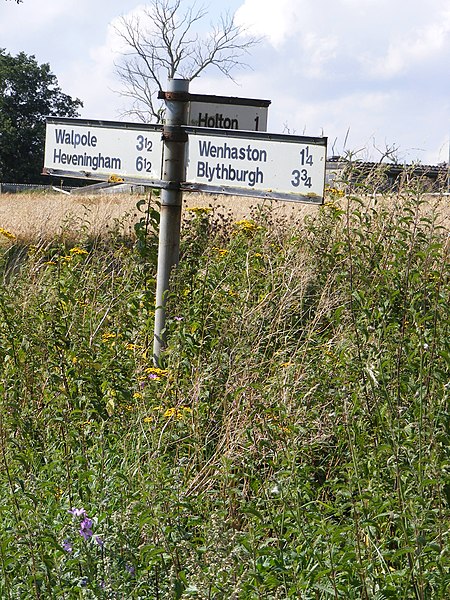 File:Roadsign on Heath Road - geograph.org.uk - 3085393.jpg