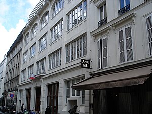 Façade du bâtiment conçu par Édouard-Jean Niermans en 1911 ; locaux de l’ENSCI rue Saint-Sabin..