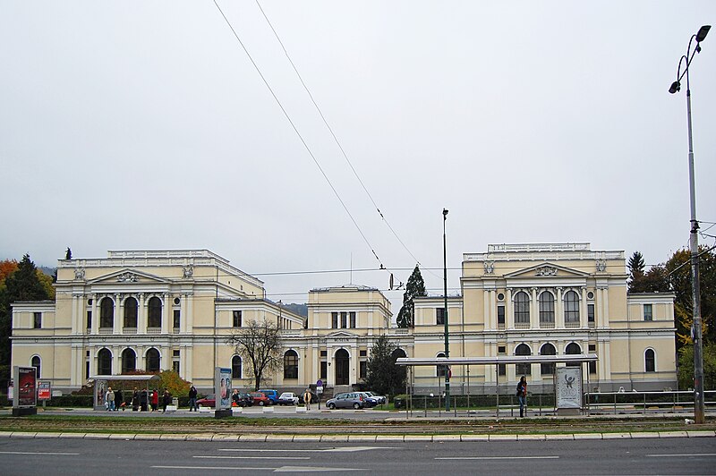 File:Sarajevo Tram Eastbound-Stop-Muzeji 2011-10-28.jpg