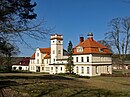 Manor complex, consisting of manor house, farm building with gatehouse, fences, paving and park