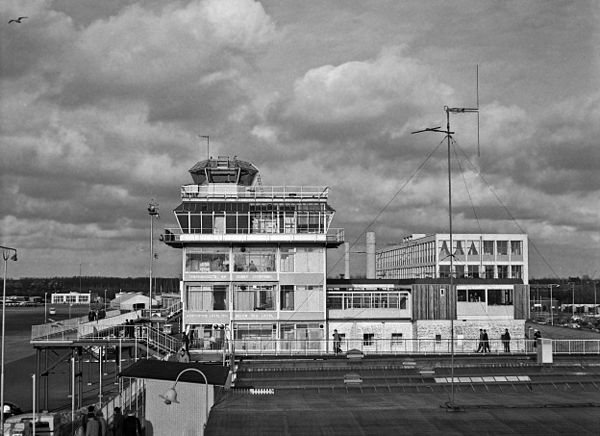 The air traffic control tower at Schiphol in 1960