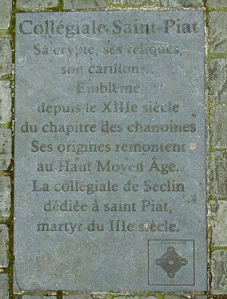 File:Seclin dalle du parvis de la collegiale St Piat.jpg