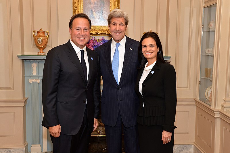 File:Secretary Kerry Poses for a Photo With Panamanian President Varela and Vice President Saint Malo (26813363345).jpg