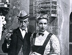 En haut dans le film Due cuori fra le belve (1943), en bas avec Silvana Jachino dans le film Totò, apôtre et martyr (1940).