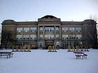 <span class="mw-page-title-main">Shorewood High School (Wisconsin)</span> Public high school in Shorewood, WI, United States