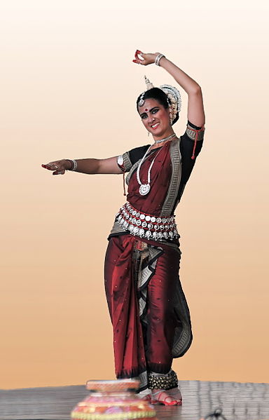 File:Sitara Thobani Odissi classical dance mudra India (2).jpg