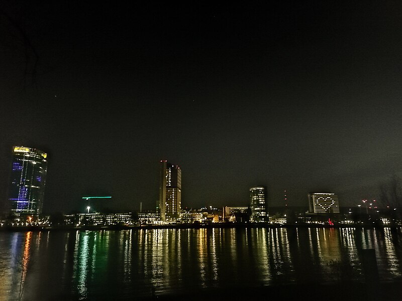 File:Skyline Bonn Night 26 maerz 2020.jpg